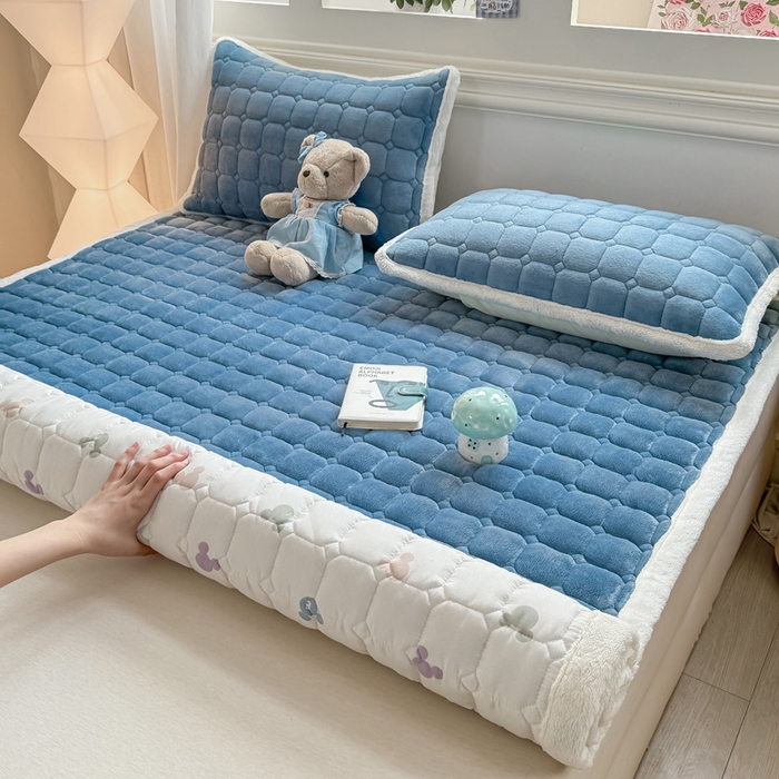 91家纺网 家纺一手货源 找家纺 优品惠 2025新款牛奶绒夹棉床护垫夹棉床褥床盖床单加厚保暖 烟灰蓝