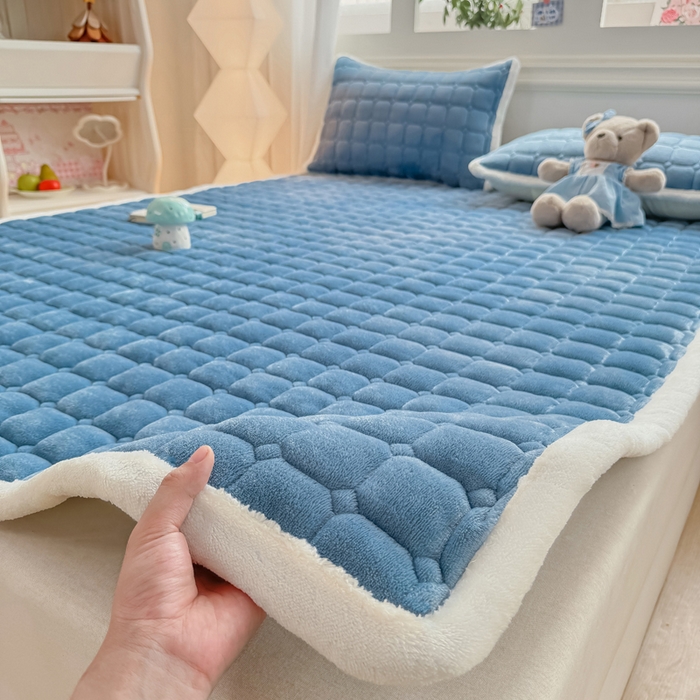 91家纺网 家纺一手货源 找家纺 优品惠 2025新款牛奶绒夹棉床护垫夹棉床褥床盖床单加厚保暖 烟灰蓝