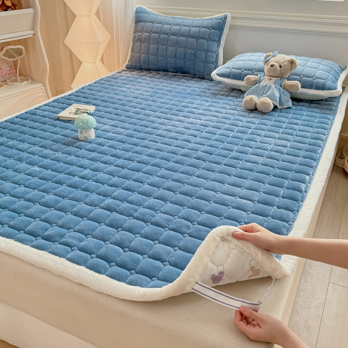 91家纺网 家纺一手货源 找家纺 优品惠 2025新款牛奶绒夹棉床护垫夹棉床褥床盖床单加厚保暖 烟灰蓝