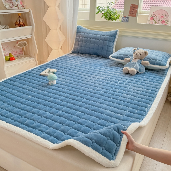 91家纺网 家纺一手货源 找家纺 优品惠 2025新款牛奶绒夹棉床护垫夹棉床褥床盖床单加厚保暖 烟灰蓝