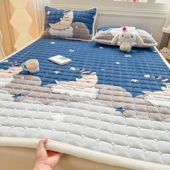 91家纺网 家纺一手货源 找家纺 优品惠 2025新款牛奶绒夹棉床护垫夹棉床褥床盖床单加厚保暖 月亮蓝