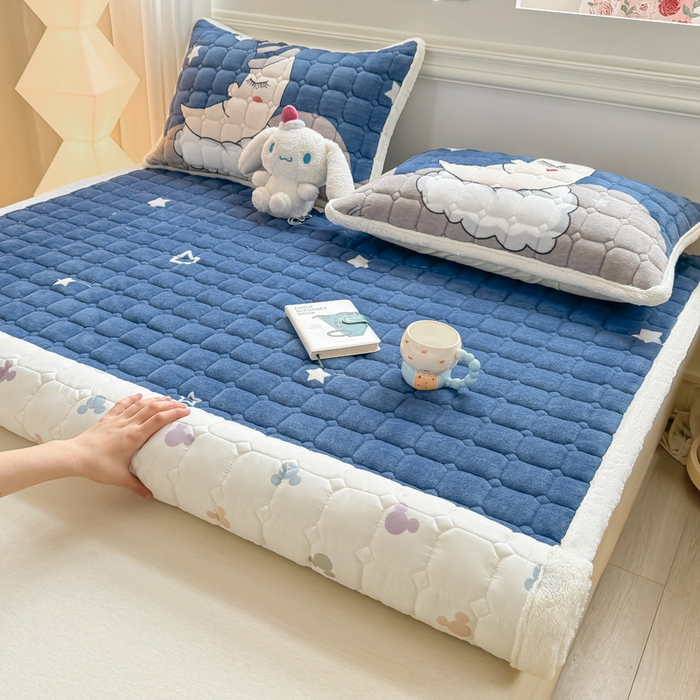 91家纺网 家纺一手货源 找家纺 优品惠 2025新款牛奶绒夹棉床护垫夹棉床褥床盖床单加厚保暖 月亮蓝