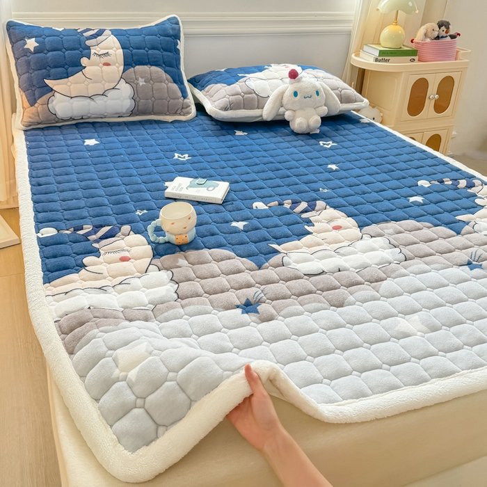 91家纺网 家纺一手货源 找家纺 优品惠 2025新款牛奶绒夹棉床护垫夹棉床褥床盖床单加厚保暖 月亮蓝