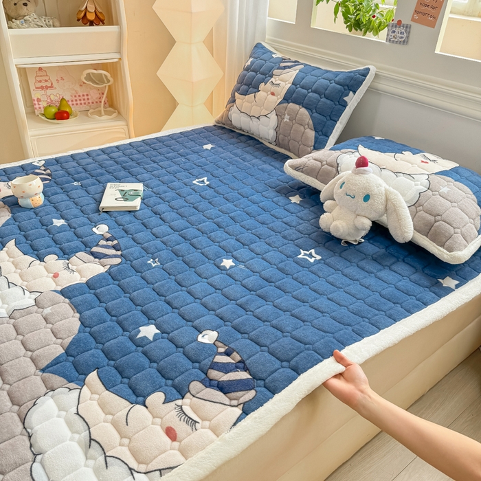 91家纺网 家纺一手货源 找家纺 优品惠 2025新款牛奶绒夹棉床护垫夹棉床褥床盖床单加厚保暖 月亮蓝