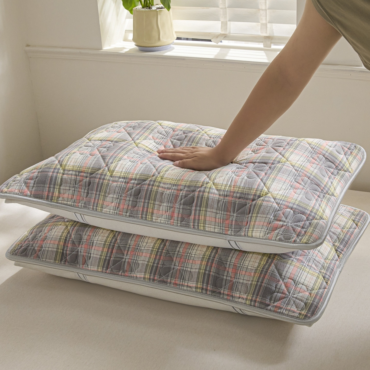 91家纺网 家纺一手货源 找家纺 芬晴家纺 2025新款A类全棉格子枕套枕巾系列 枕巾-霍格灰 50*80cm枕巾一对