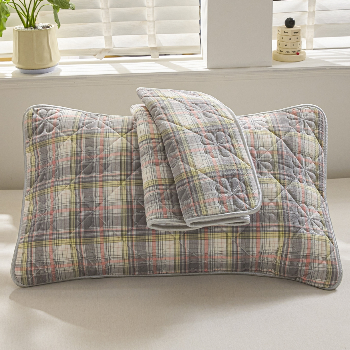 91家纺网 家纺一手货源 找家纺 芬晴家纺 2025新款A类全棉格子枕套枕巾系列 枕巾-霍格灰 50*80cm枕巾一对