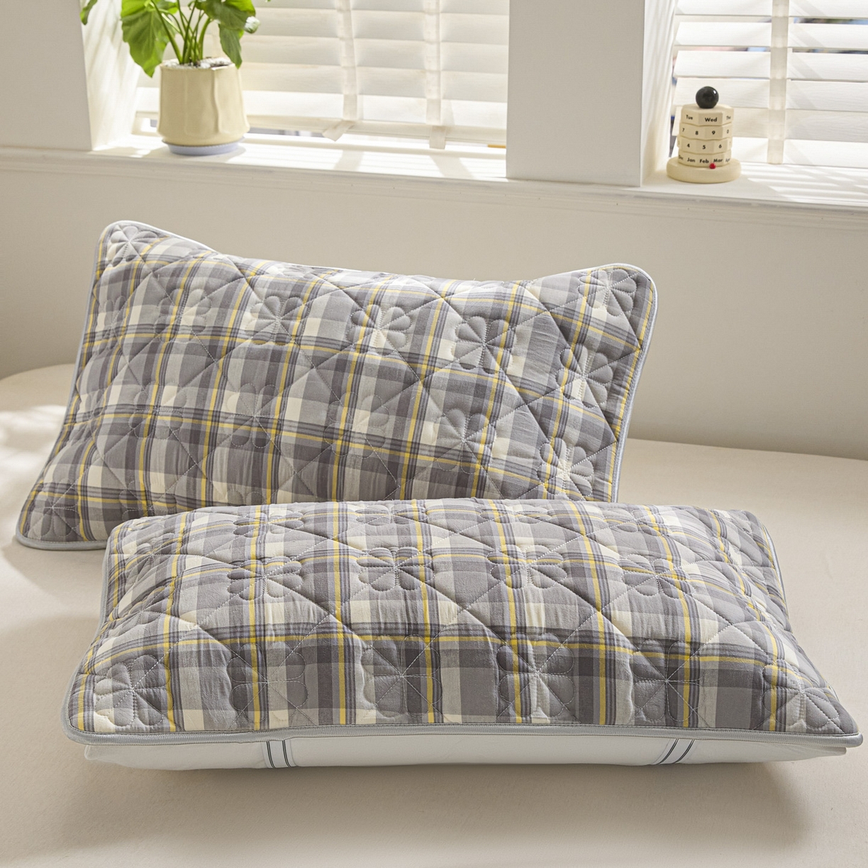 91家纺网 家纺一手货源 找家纺 芬晴家纺 2025新款A类全棉格子枕套枕巾系列 枕巾-简夕灰 50*80cm枕巾一对