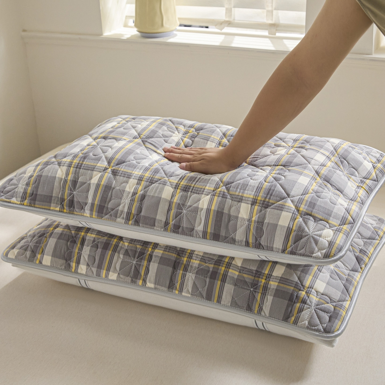 91家纺网 家纺一手货源 找家纺 芬晴家纺 2025新款A类全棉格子枕套枕巾系列 枕巾-简夕灰 50*80cm枕巾一对