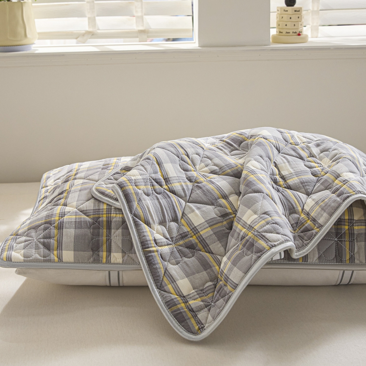 91家纺网 家纺一手货源 找家纺 芬晴家纺 2025新款A类全棉格子枕套枕巾系列 枕巾-简夕灰 50*80cm枕巾一对