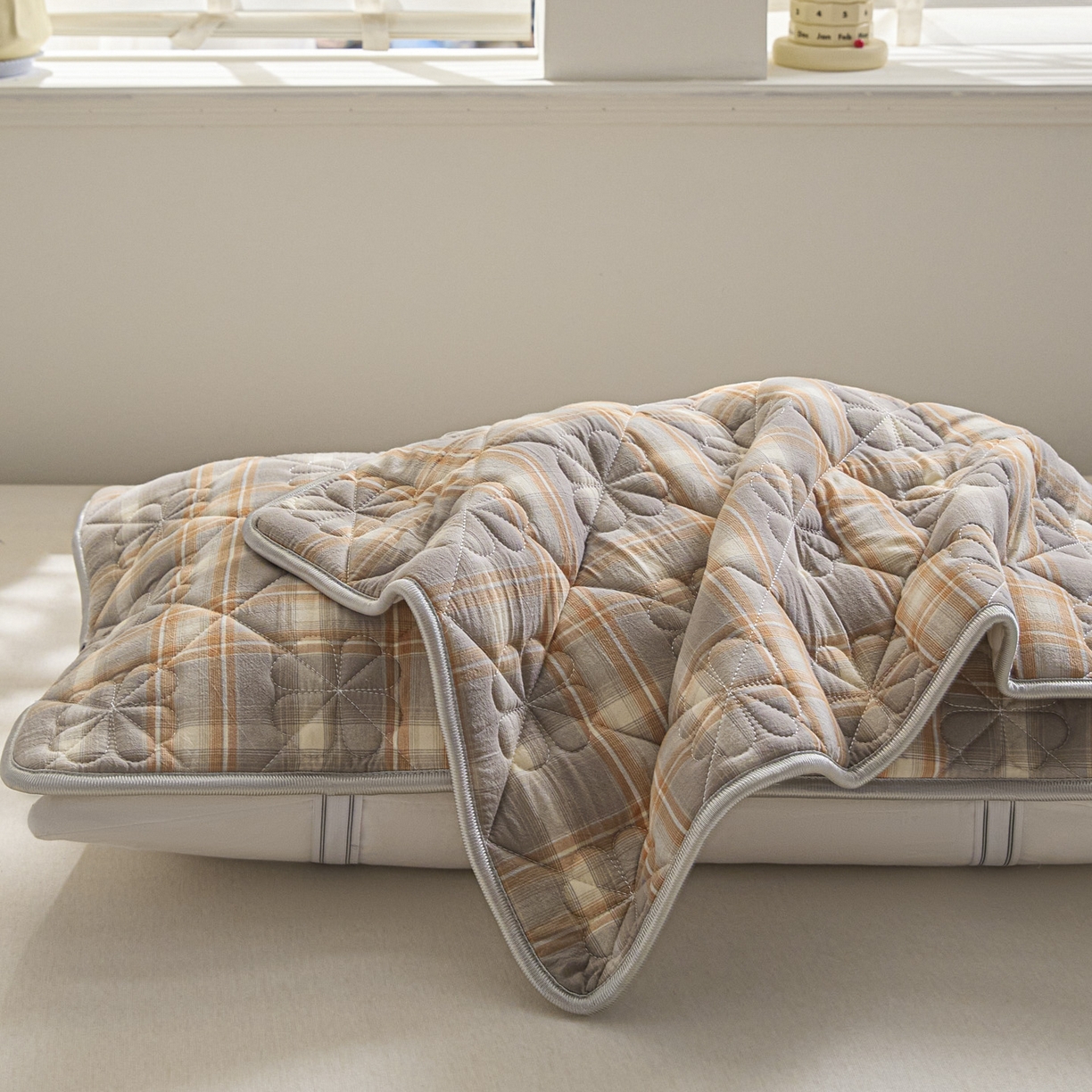 91家纺网 家纺一手货源 找家纺 芬晴家纺 2025新款A类全棉格子枕套枕巾系列 枕巾-洛卡灰 50*80cm枕巾一只