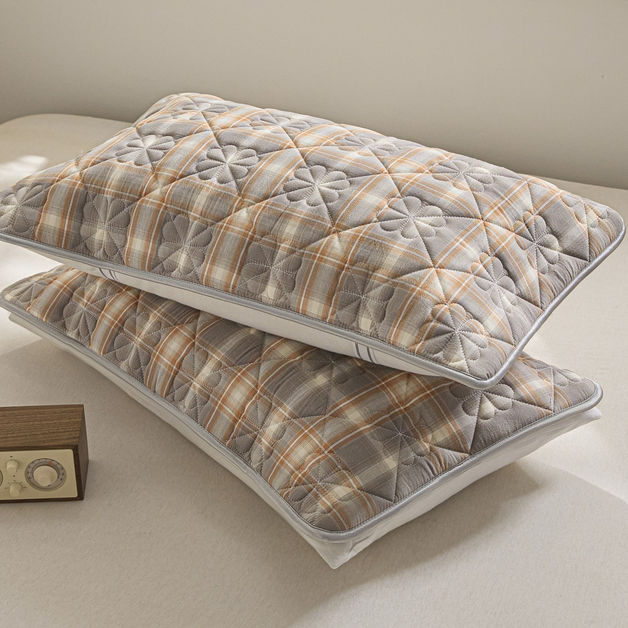 91家纺网 家纺一手货源 找家纺 芬晴家纺 2025新款A类全棉格子枕套枕巾系列 枕巾-洛卡灰 50*80cm枕巾一对