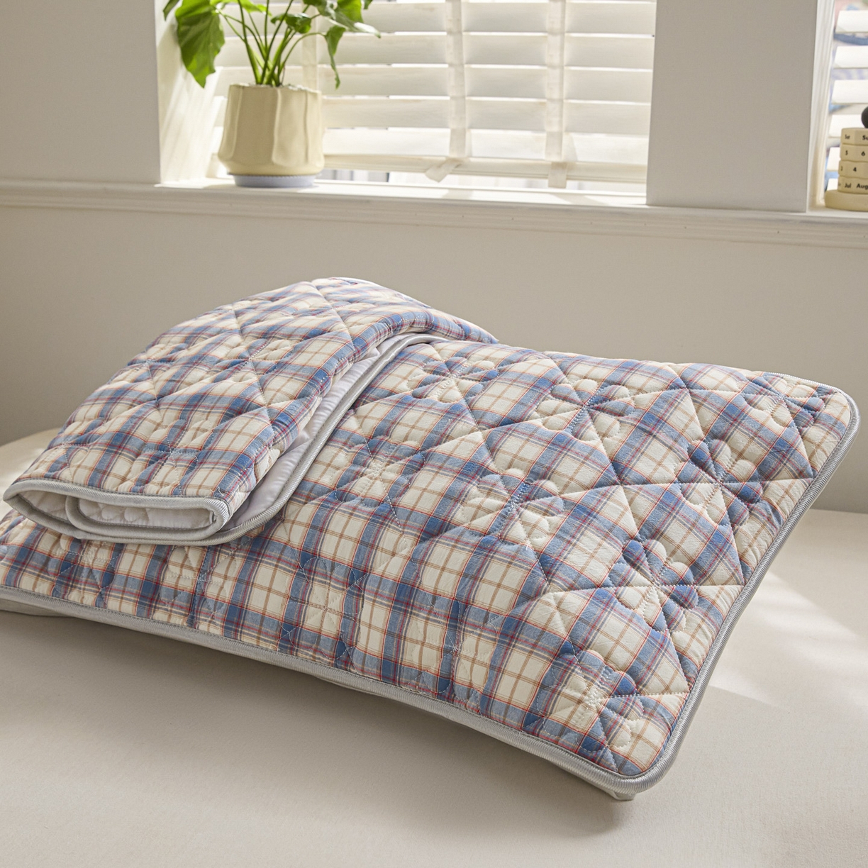 91家纺网 家纺一手货源 找家纺 芬晴家纺 2025新款A类全棉格子枕套枕巾系列 枕巾-梦语-兰 50*80cm枕巾一只