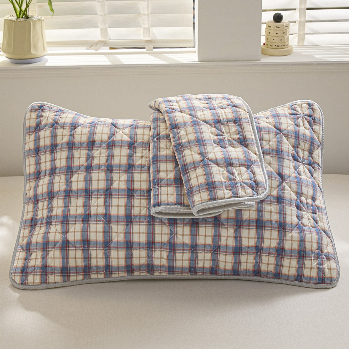 91家纺网 家纺一手货源 找家纺 芬晴家纺 2025新款A类全棉格子枕套枕巾系列 枕巾-梦语-兰 50*80cm枕巾一对