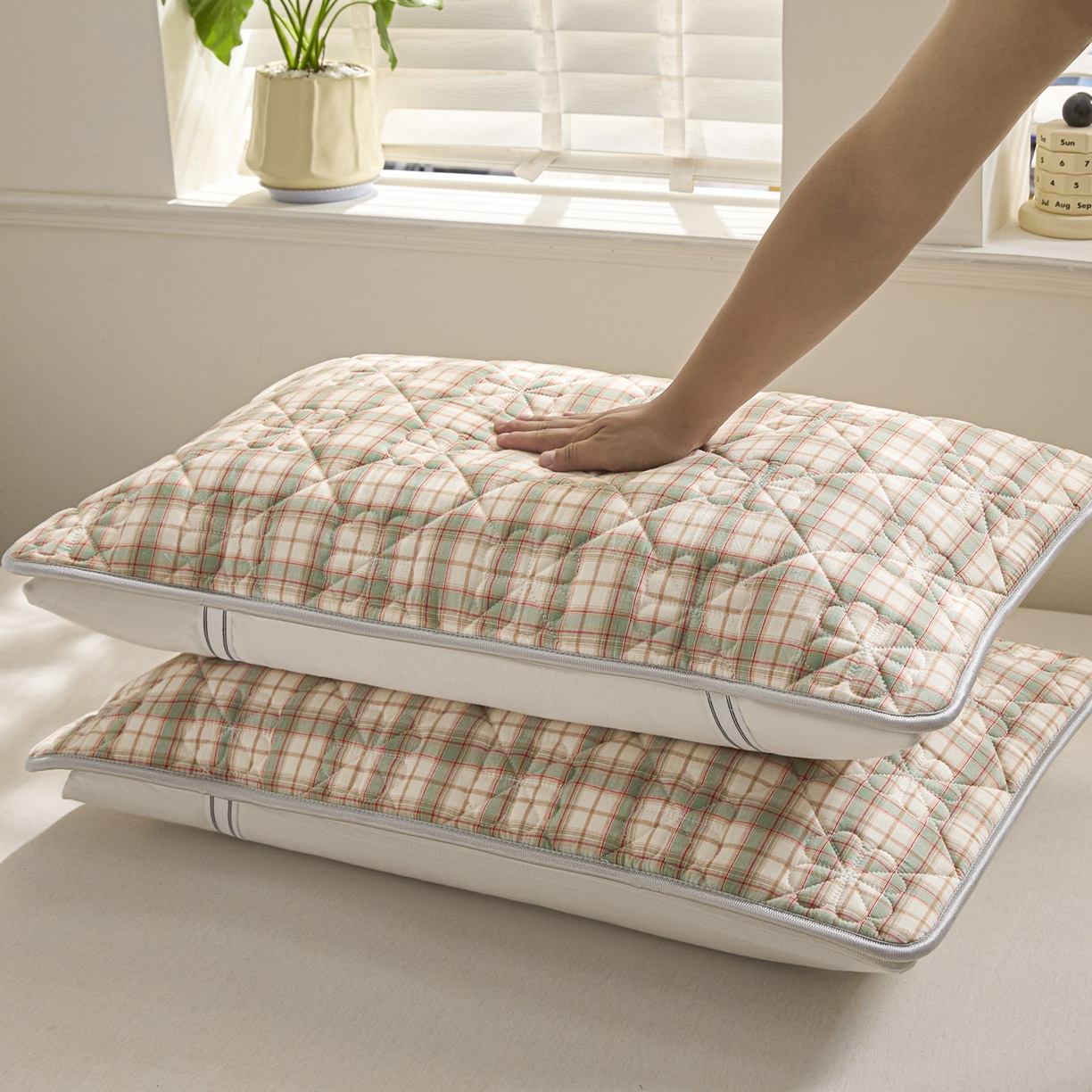 91家纺网 家纺一手货源 找家纺 芬晴家纺 2025新款A类全棉格子枕套枕巾系列 枕巾-梦语-绿 50*80cm枕巾一只