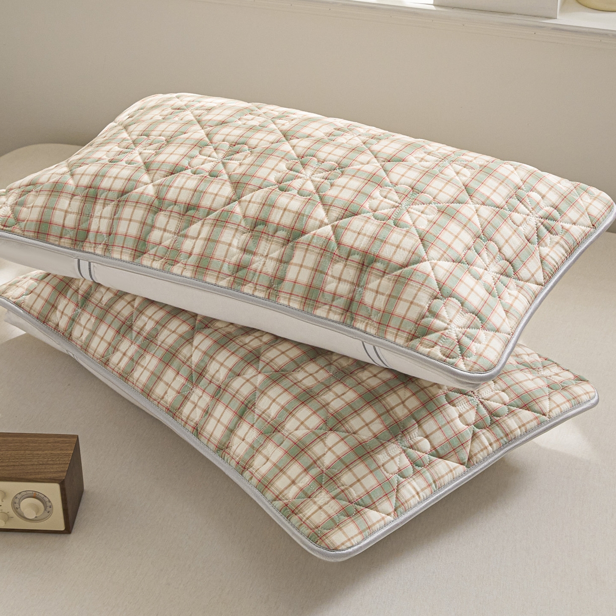 91家纺网 家纺一手货源 找家纺 芬晴家纺 2025新款A类全棉格子枕套枕巾系列 枕巾-梦语-绿 50*80cm枕巾一对