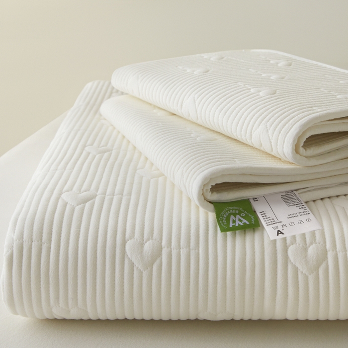 91家纺网 家纺一手货源 找家纺 芬晴家纺 2025新款A类全棉水洗棉床盖-心欢系列-遇见系列 心欢-白