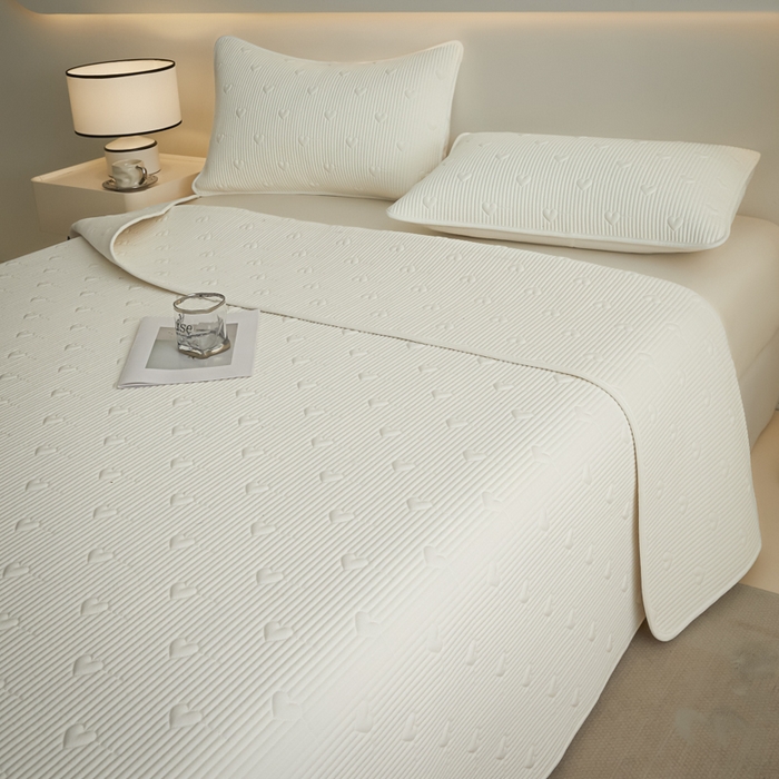 91家纺网 家纺一手货源 找家纺 芬晴家纺 2025新款A类全棉水洗棉床盖-心欢系列-遇见系列 心欢-白