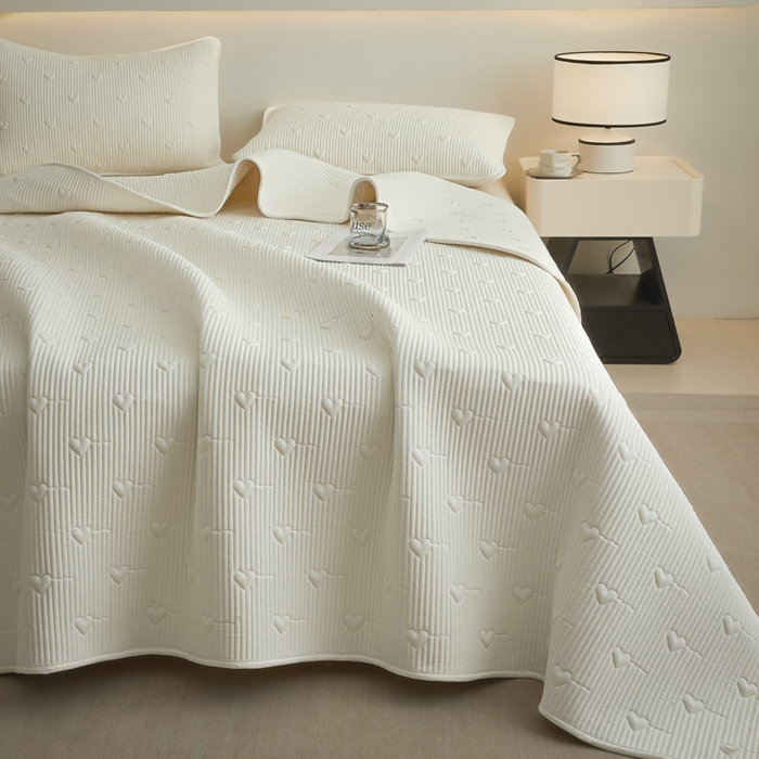 91家纺网 家纺一手货源 找家纺 芬晴家纺 2025新款A类全棉水洗棉床盖-心欢系列-遇见系列 心欢-白