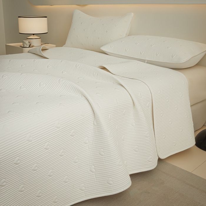 91家纺网 家纺一手货源 找家纺 芬晴家纺 2025新款A类全棉水洗棉床盖-心欢系列-遇见系列 心欢-白