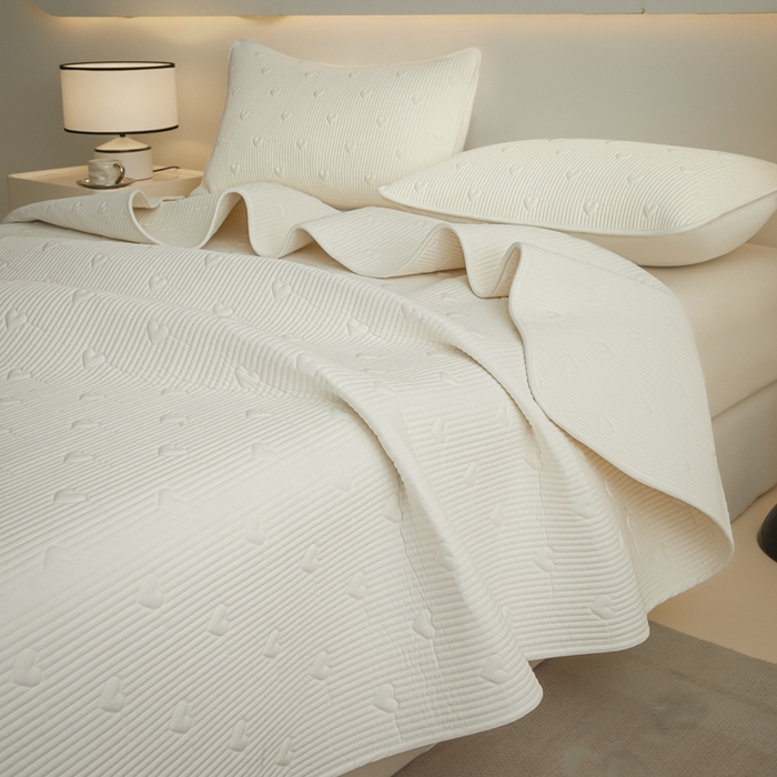 91家纺网 家纺一手货源 找家纺 芬晴家纺 2025新款A类全棉水洗棉床盖-心欢系列-遇见系列 心欢-白