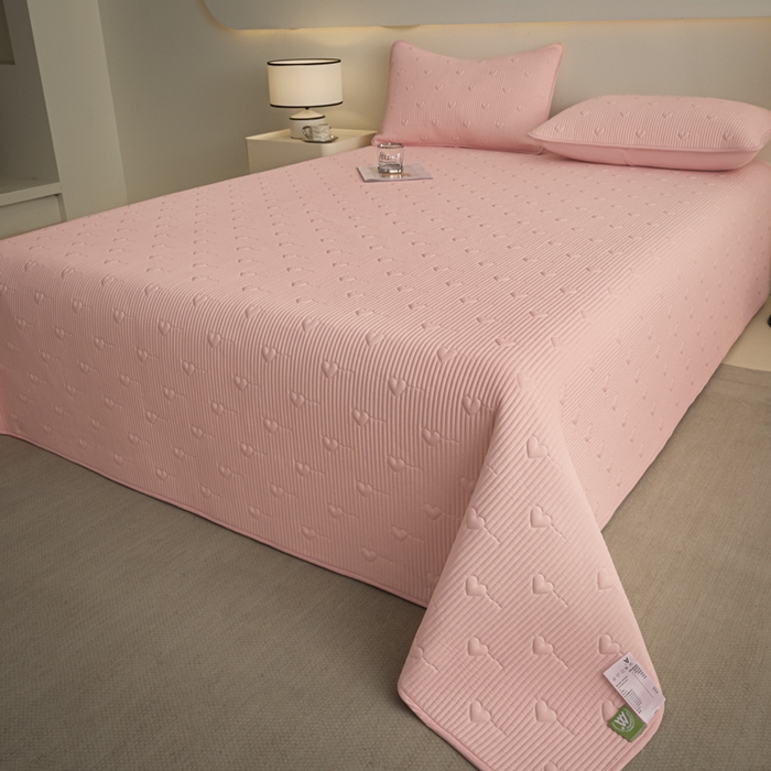 91家纺网 家纺一手货源 找家纺 芬晴家纺 2025新款A类全棉水洗棉床盖-心欢系列-遇见系列 心欢-嫩粉