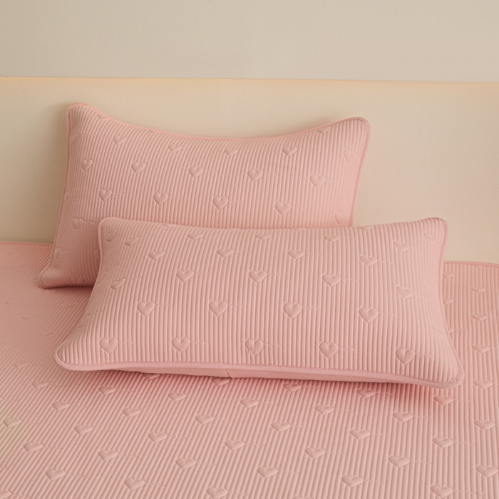 91家纺网 家纺一手货源 找家纺 芬晴家纺 2025新款A类全棉水洗棉床盖-心欢系列-遇见系列 心欢-嫩粉