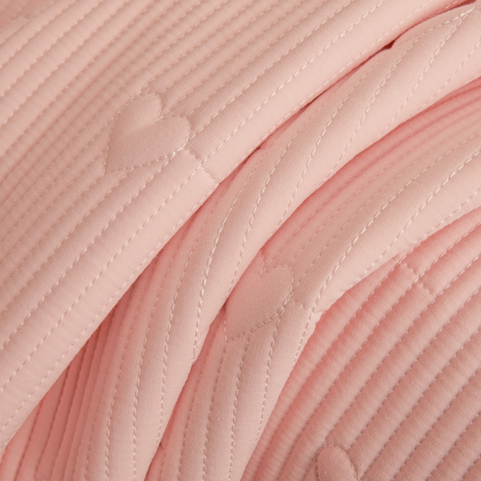 91家纺网 家纺一手货源 找家纺 芬晴家纺 2025新款A类全棉水洗棉床盖-心欢系列-遇见系列 心欢-嫩粉