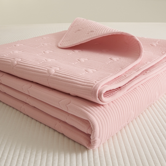 91家纺网 家纺一手货源 找家纺 芬晴家纺 2025新款A类全棉水洗棉床盖-心欢系列-遇见系列 心欢-嫩粉