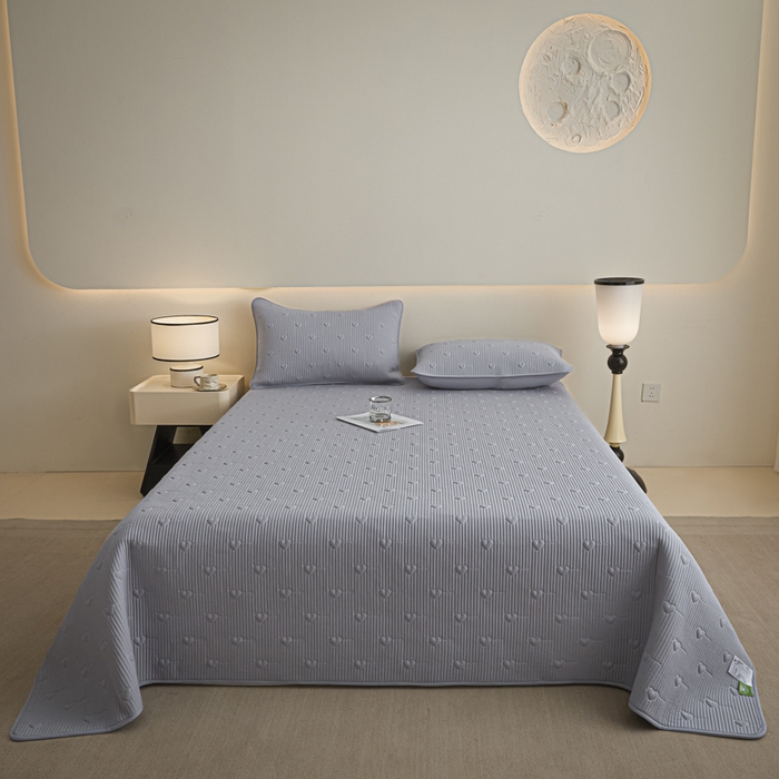 91家纺网 家纺一手货源 找家纺 芬晴家纺 2025新款A类全棉水洗棉床盖-心欢系列-遇见系列 心欢-浅灰