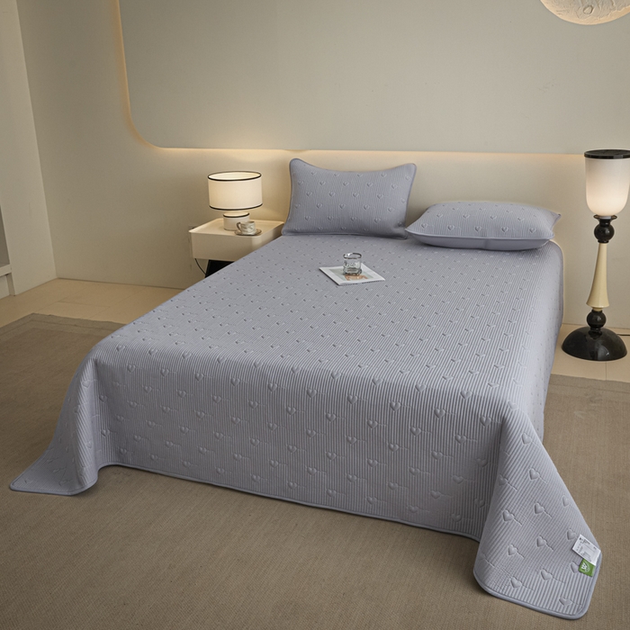 91家纺网 家纺一手货源 找家纺 芬晴家纺 2025新款A类全棉水洗棉床盖-心欢系列-遇见系列 心欢-浅灰