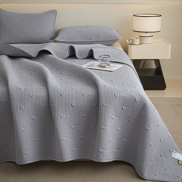 91家纺网 家纺一手货源 找家纺 芬晴家纺 2025新款A类全棉水洗棉床盖-心欢系列-遇见系列 心欢-浅灰