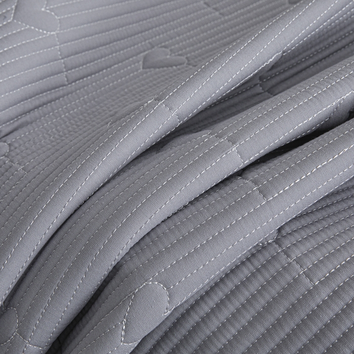 91家纺网 家纺一手货源 找家纺 芬晴家纺 2025新款A类全棉水洗棉床盖-心欢系列-遇见系列 心欢-浅灰