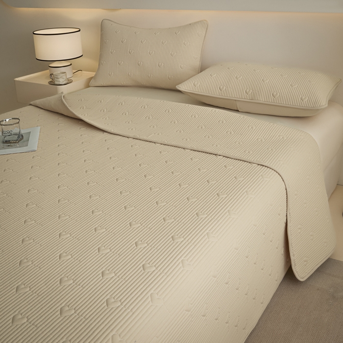 91家纺网 家纺一手货源 找家纺 芬晴家纺 2025新款A类全棉水洗棉床盖-心欢系列-遇见系列 心欢-浅卡