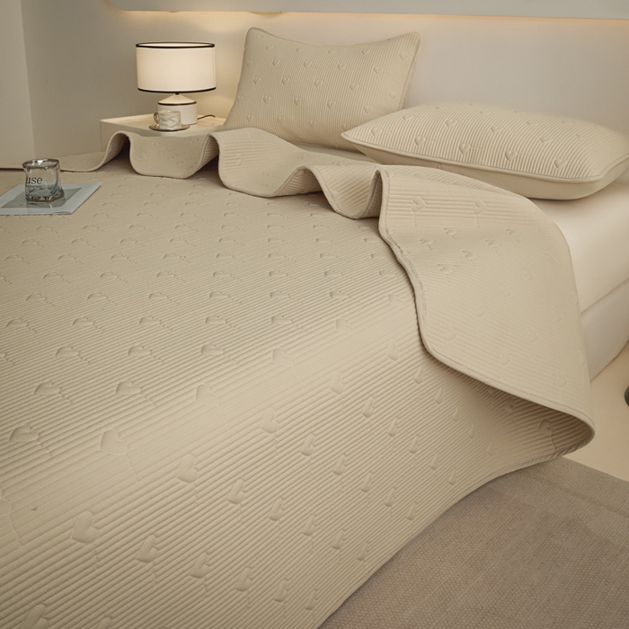 91家纺网 家纺一手货源 找家纺 芬晴家纺 2025新款A类全棉水洗棉床盖-心欢系列-遇见系列 心欢-浅卡