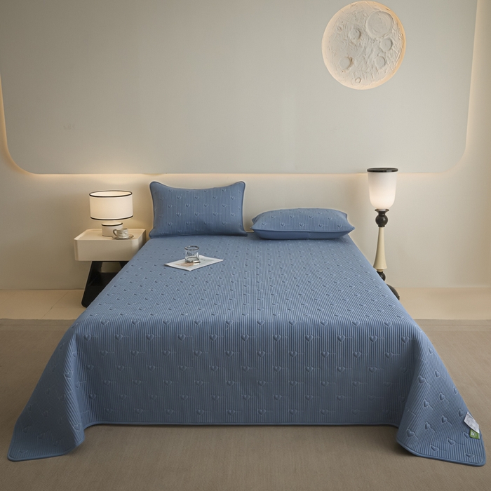 91家纺网 家纺一手货源 找家纺 芬晴家纺 2025新款A类全棉水洗棉床盖-心欢系列-遇见系列 心欢-雾蓝