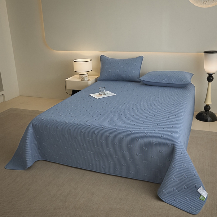 91家纺网 家纺一手货源 找家纺 芬晴家纺 2025新款A类全棉水洗棉床盖-心欢系列-遇见系列 心欢-雾蓝