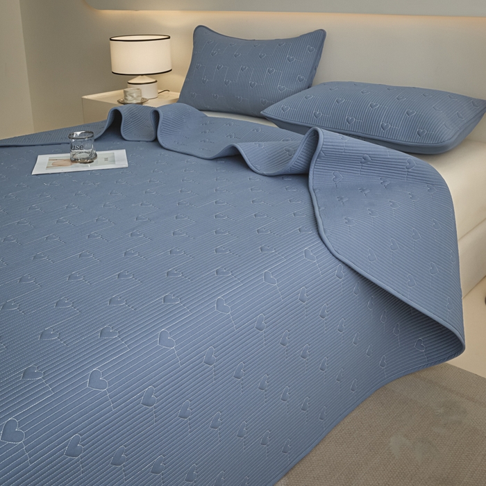 91家纺网 家纺一手货源 找家纺 芬晴家纺 2025新款A类全棉水洗棉床盖-心欢系列-遇见系列 心欢-雾蓝