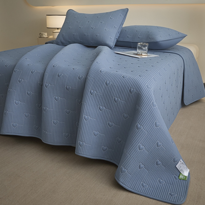 91家纺网 家纺一手货源 找家纺 芬晴家纺 2025新款A类全棉水洗棉床盖-心欢系列-遇见系列 心欢-雾蓝