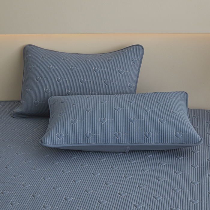 91家纺网 家纺一手货源 找家纺 芬晴家纺 2025新款A类全棉水洗棉床盖-心欢系列-遇见系列 心欢-雾蓝