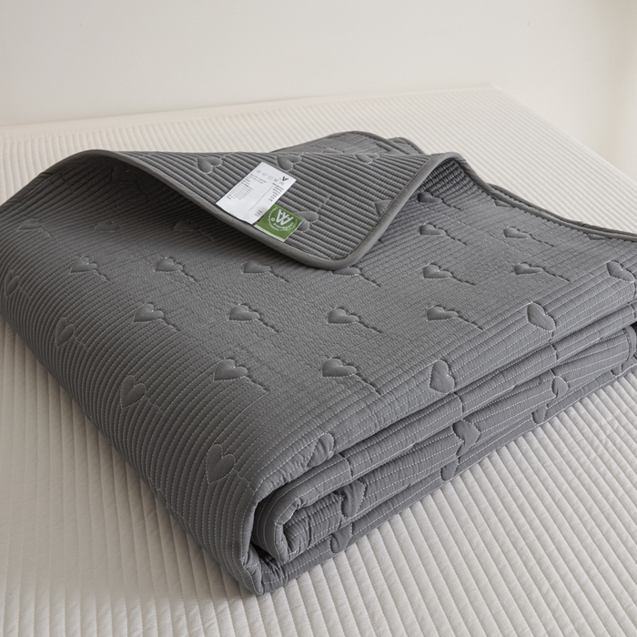 91家纺网 家纺一手货源 找家纺 芬晴家纺 2025新款A类全棉水洗棉床盖-心欢系列-遇见系列 心欢-岩灰