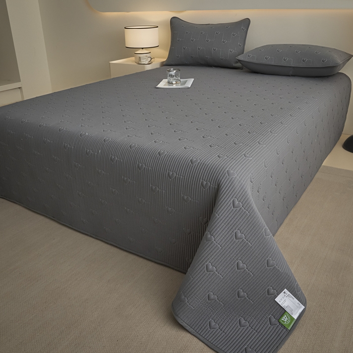 91家纺网 家纺一手货源 找家纺 芬晴家纺 2025新款A类全棉水洗棉床盖-心欢系列-遇见系列 心欢-岩灰