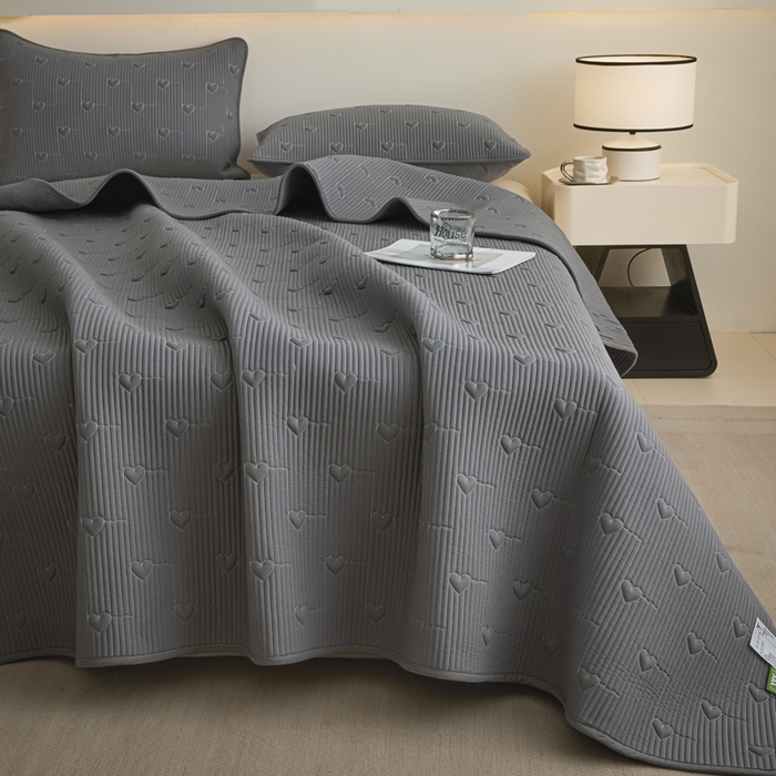 91家纺网 家纺一手货源 找家纺 芬晴家纺 2025新款A类全棉水洗棉床盖-心欢系列-遇见系列 心欢-岩灰