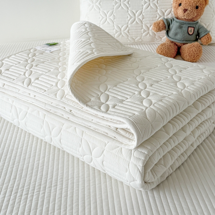 91家纺网 家纺一手货源 找家纺 芬晴家纺 2025新款A类全棉水洗棉床盖-心欢系列-遇见系列 依恋-白