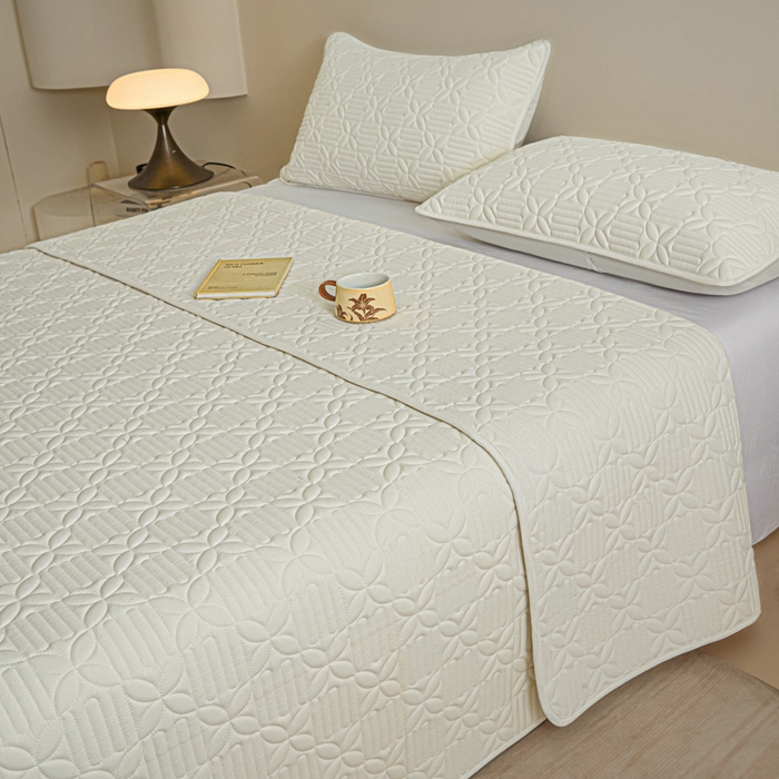 91家纺网 家纺一手货源 找家纺 芬晴家纺 2025新款A类全棉水洗棉床盖-心欢系列-遇见系列 依恋-白