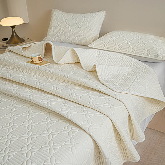 91家纺网 家纺一手货源 找家纺 芬晴家纺 2025新款A类全棉水洗棉床盖-心欢系列-遇见系列 依恋-白