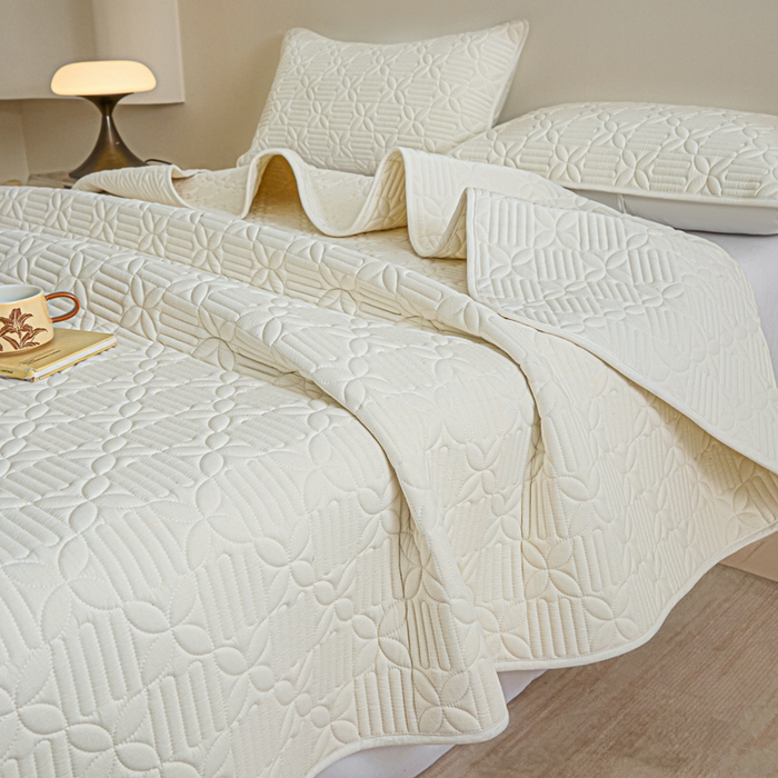 91家纺网 家纺一手货源 找家纺 芬晴家纺 2025新款A类全棉水洗棉床盖-心欢系列-遇见系列 依恋-白