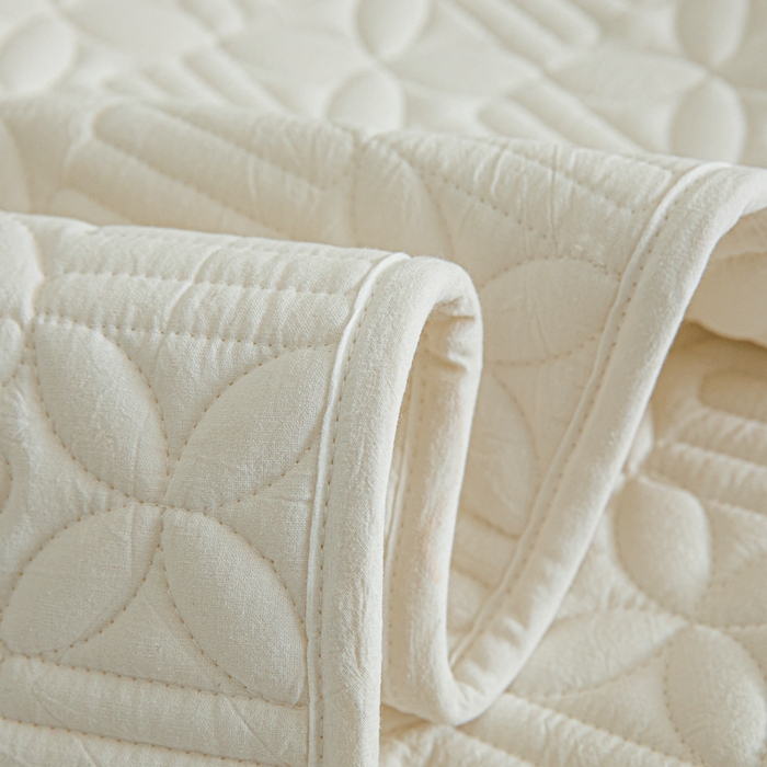 91家纺网 家纺一手货源 找家纺 芬晴家纺 2025新款A类全棉水洗棉床盖-心欢系列-遇见系列 依恋-白