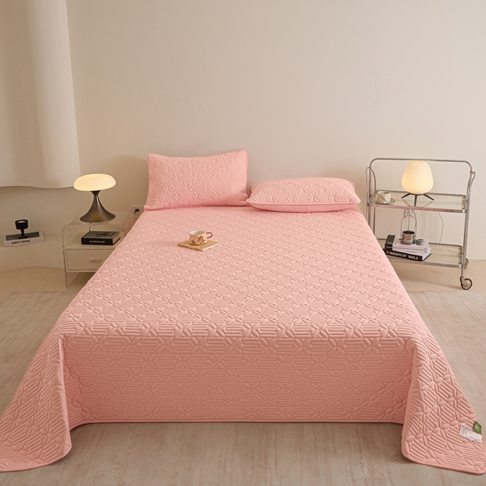 91家纺网 家纺一手货源 找家纺 芬晴家纺 2025新款A类全棉水洗棉床盖-心欢系列-遇见系列 依恋-嫩粉