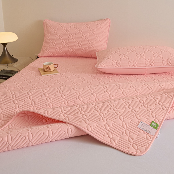 91家纺网 家纺一手货源 找家纺 芬晴家纺 2025新款A类全棉水洗棉床盖-心欢系列-遇见系列 依恋-嫩粉