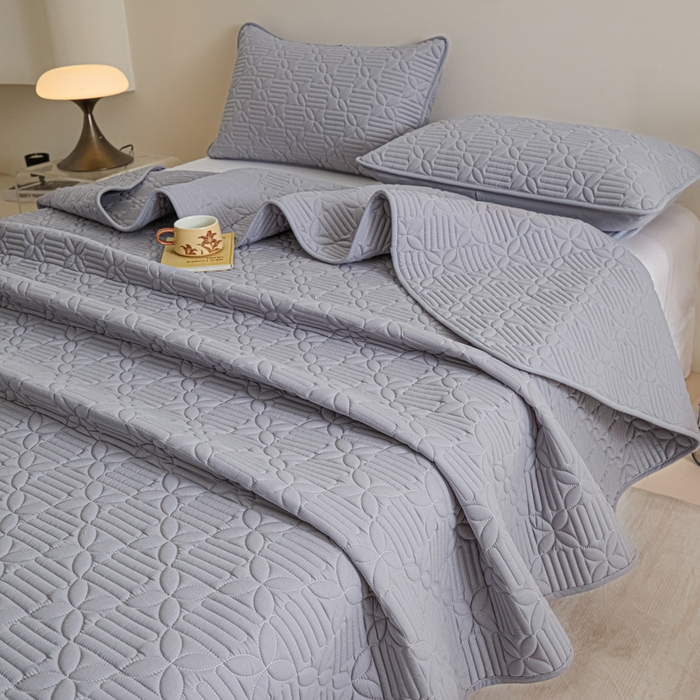 91家纺网 家纺一手货源 找家纺 芬晴家纺 2025新款A类全棉水洗棉床盖-心欢系列-遇见系列 依恋-浅灰